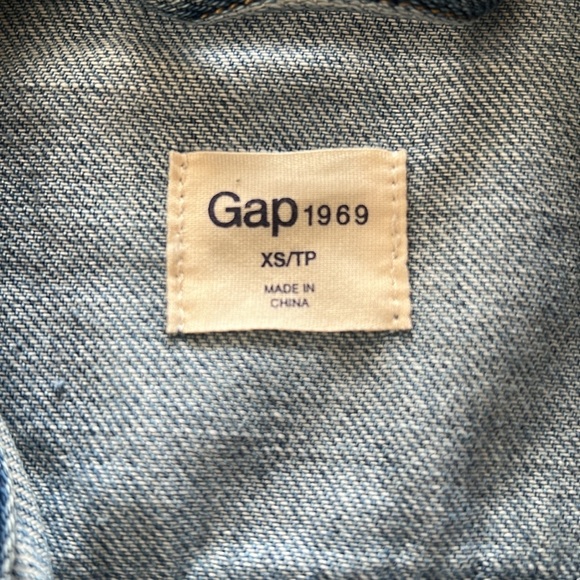 Gap Women’s Denim Jacket - Picture 3 of 3